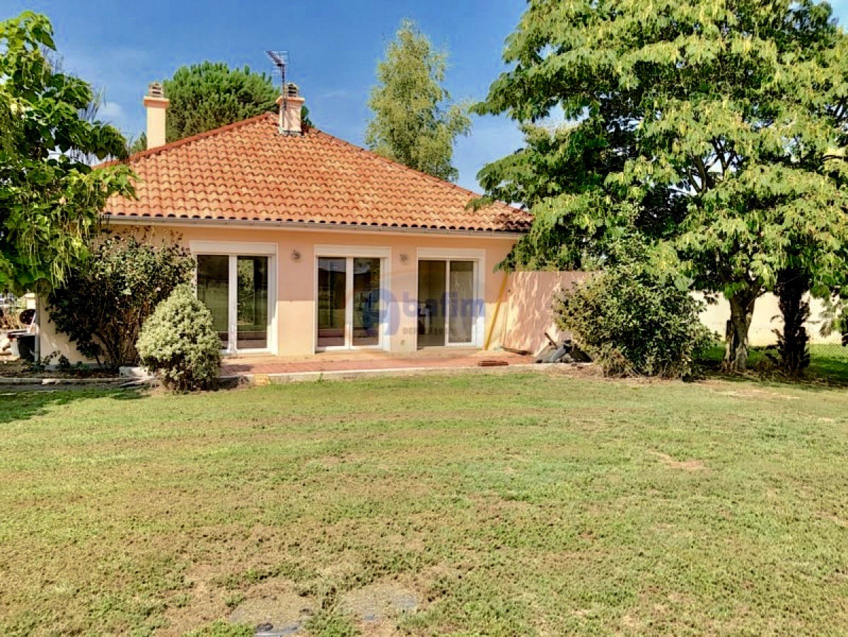 House with huge garden, Abafim Real Estate